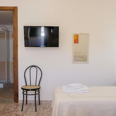 ウッジャーノ・ラ・キエーザ Borghetto Del Salentoヴィラ エクステリア 写真
