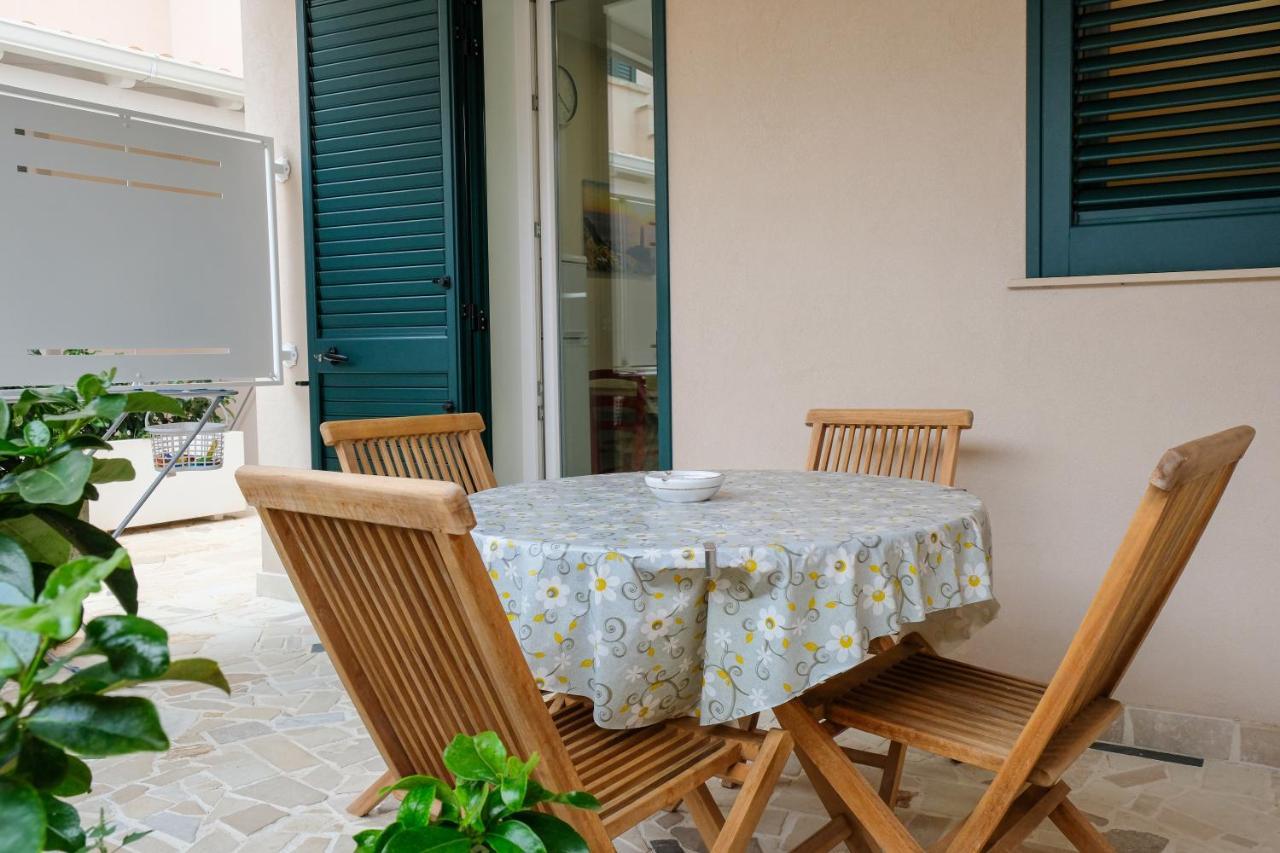 ウッジャーノ・ラ・キエーザ Borghetto Del Salentoヴィラ エクステリア 写真